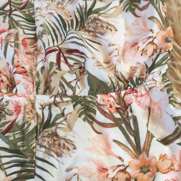 F21 Tropical Romper - Picture 4 of 7